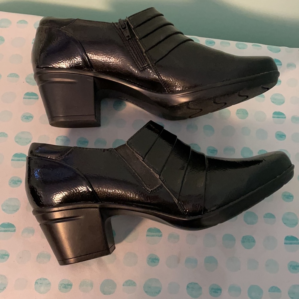 Clark’s patent leather booties size 9.5